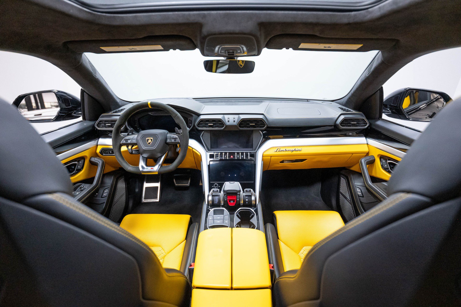Used 2019 Lamborghini Urus AWD/4WD image 26