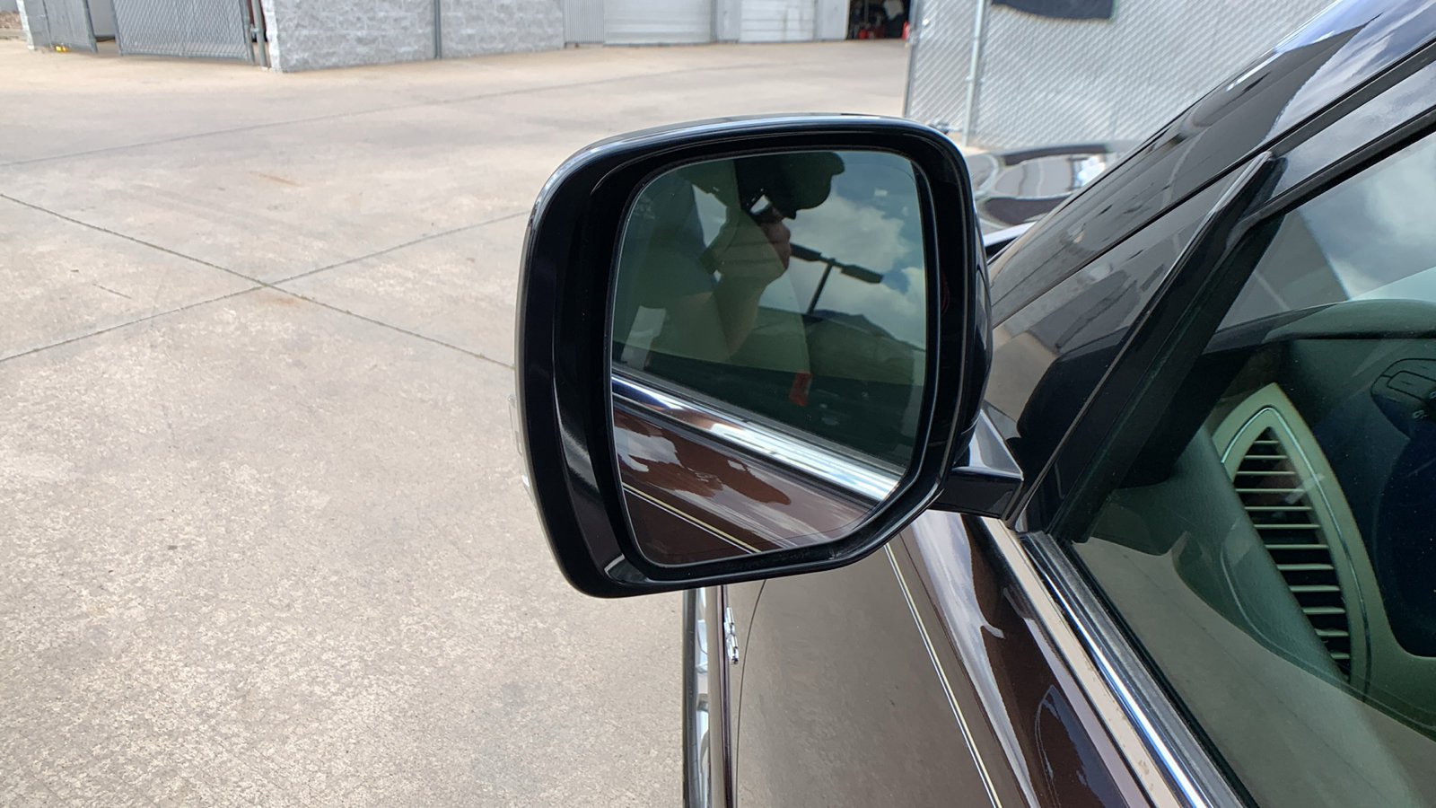 Used 2017 INFINITI QX80 4WD w/ Driver Assistance Package image 10