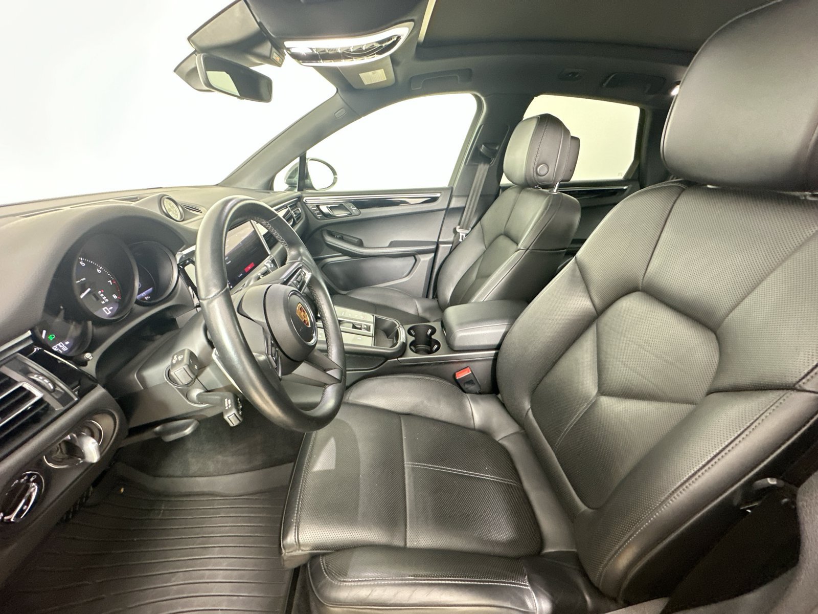 Certified 2022 Porsche Macan AWD/4WD image 34