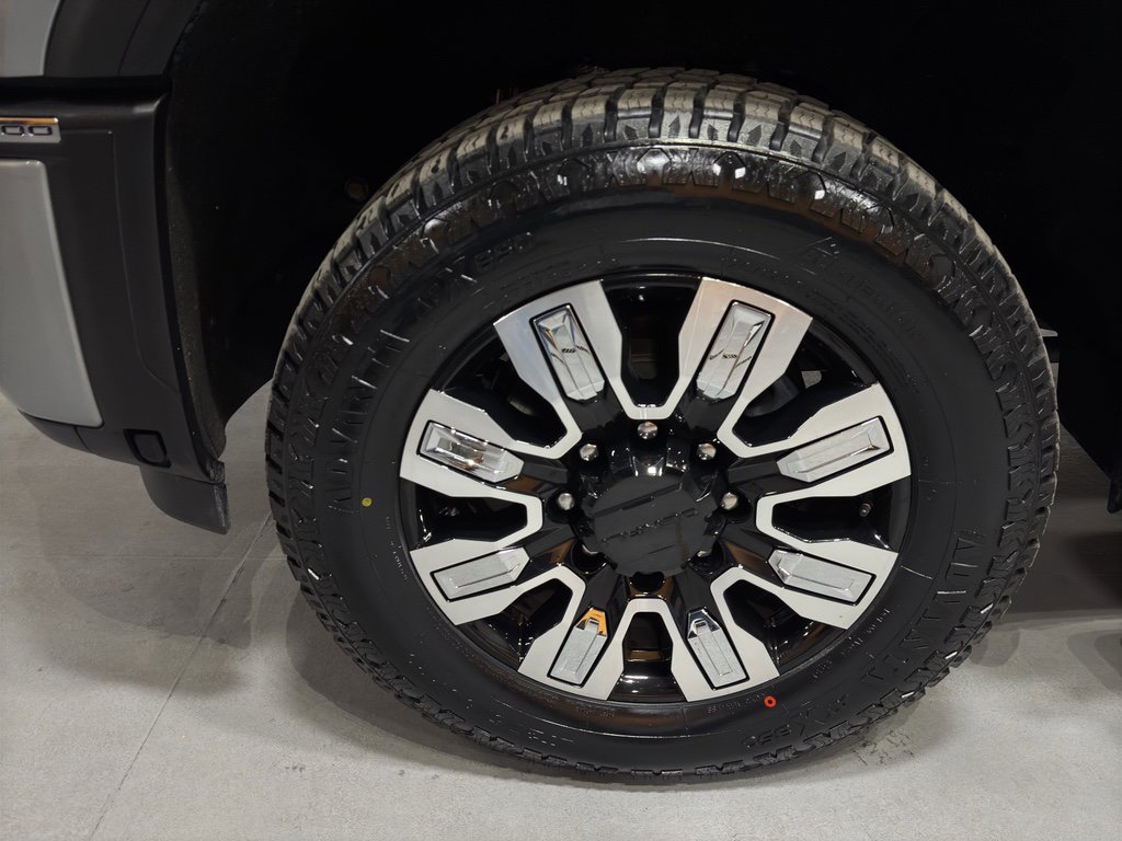 Used 2025 GMC Sierra 3500 Denali w/ Denali Reserve Package image 9