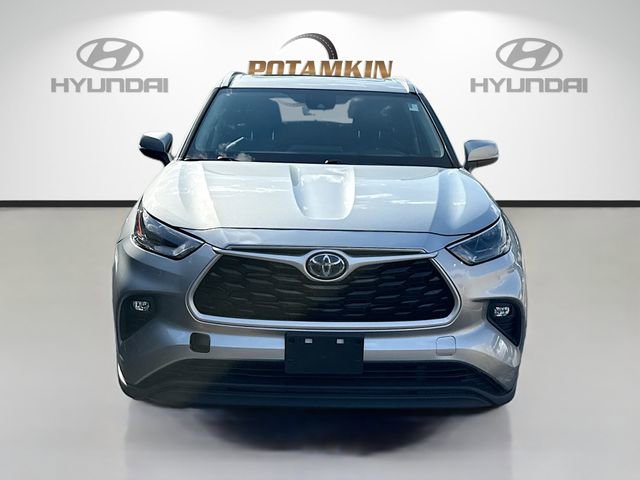Used 2022 Toyota Highlander XLE image 2