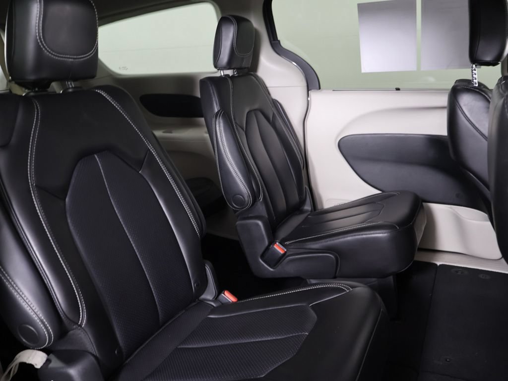 Used 2023 Chrysler Pacifica Touring-L FWD image 31