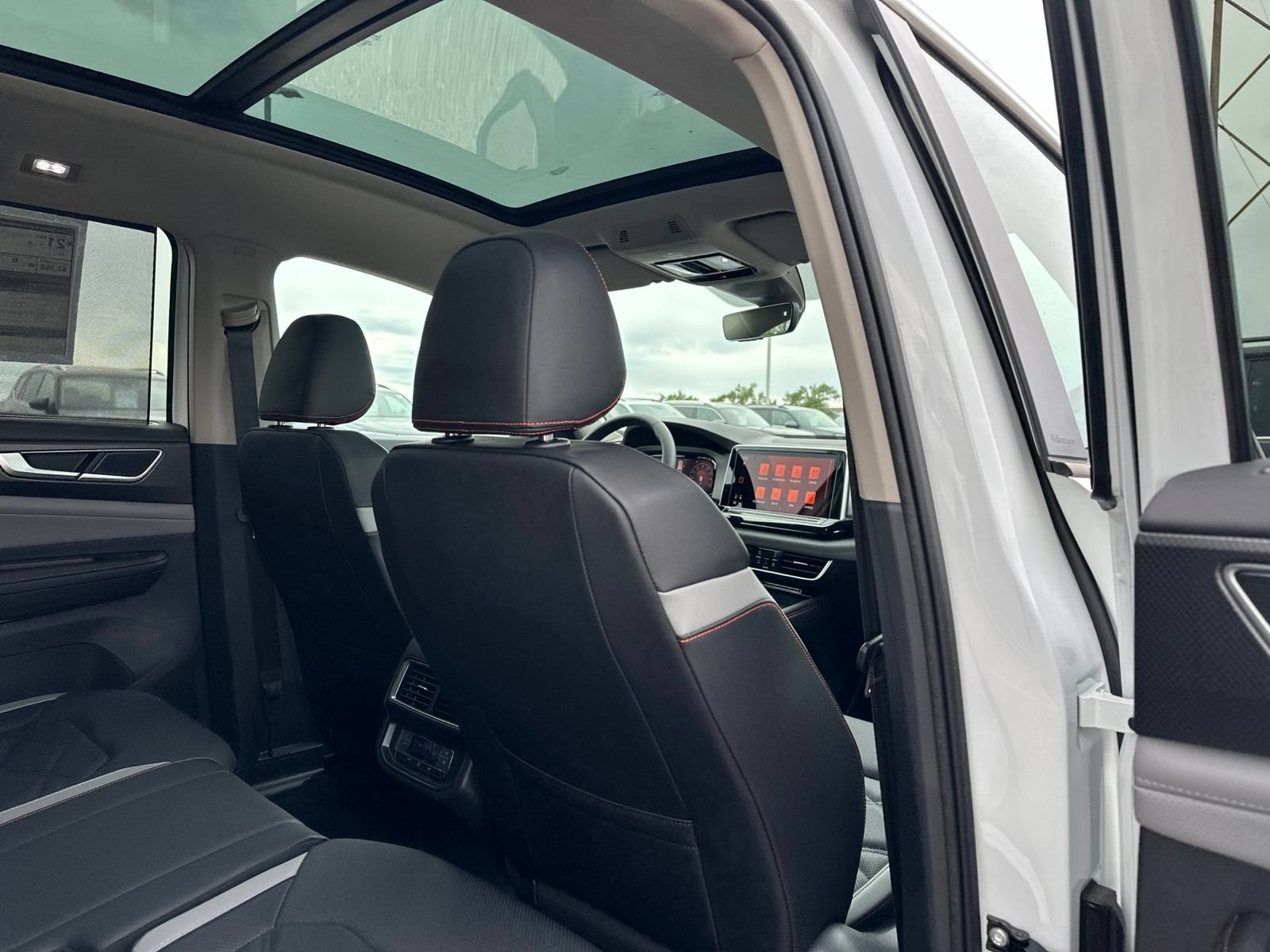 New 2026 Volkswagen Atlas Peak Edition AWD/4WD image 37