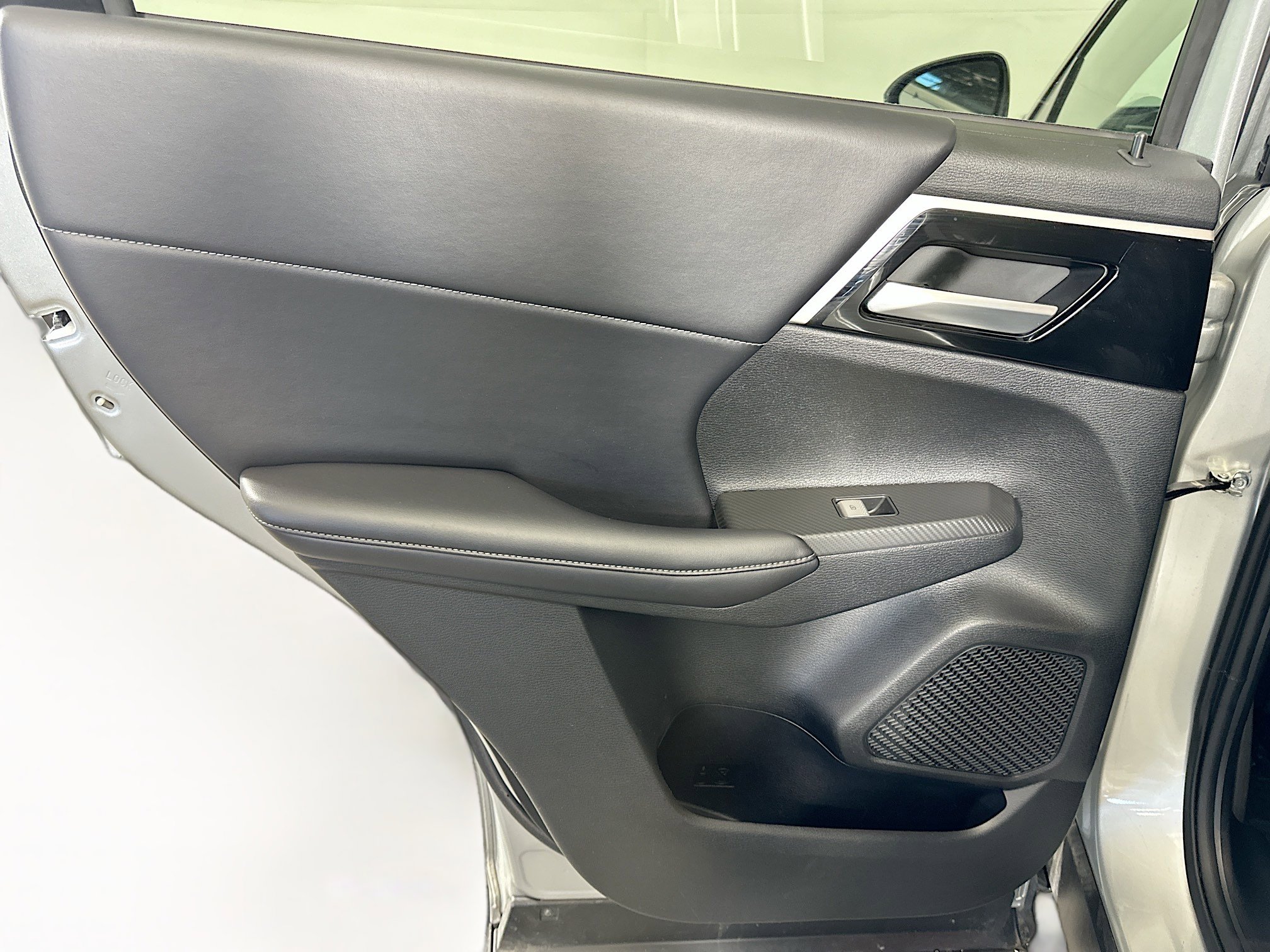 Used 2024 Mitsubishi Outlander SE Black Edition image 27