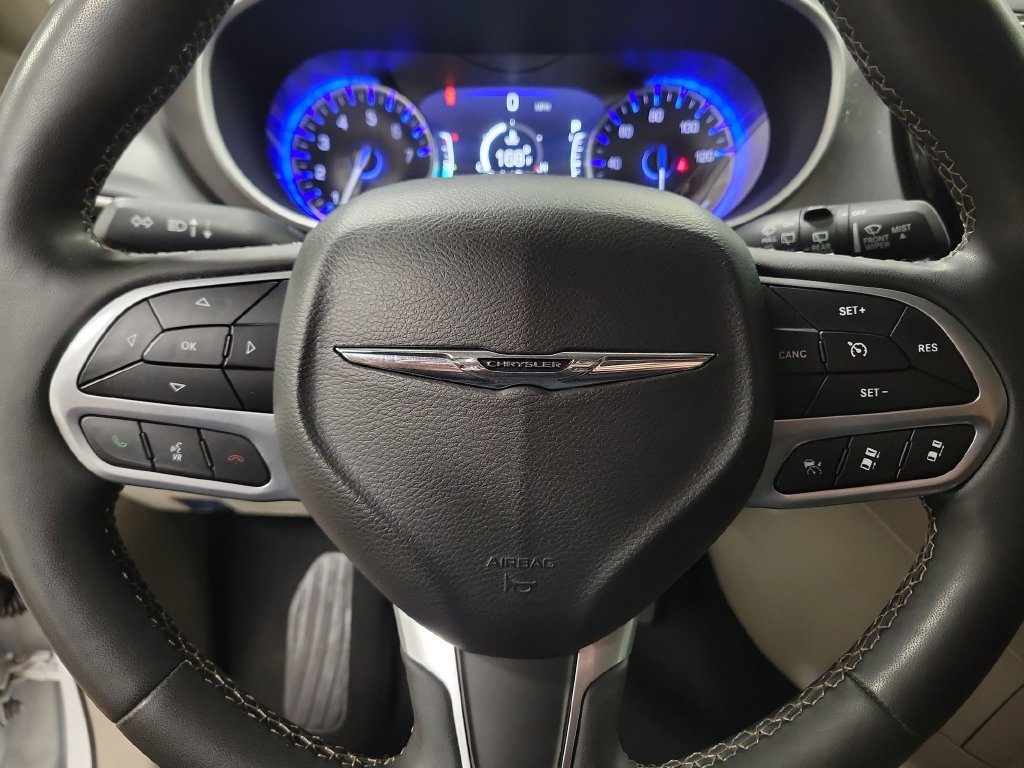 Used 2024 Chrysler Pacifica Touring-L FWD image 21