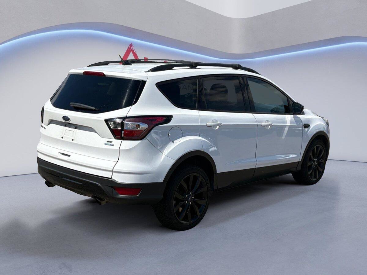 Used 2017 Ford Escape SE w/ SE Sport Appearance Package AWD/4WD image 5