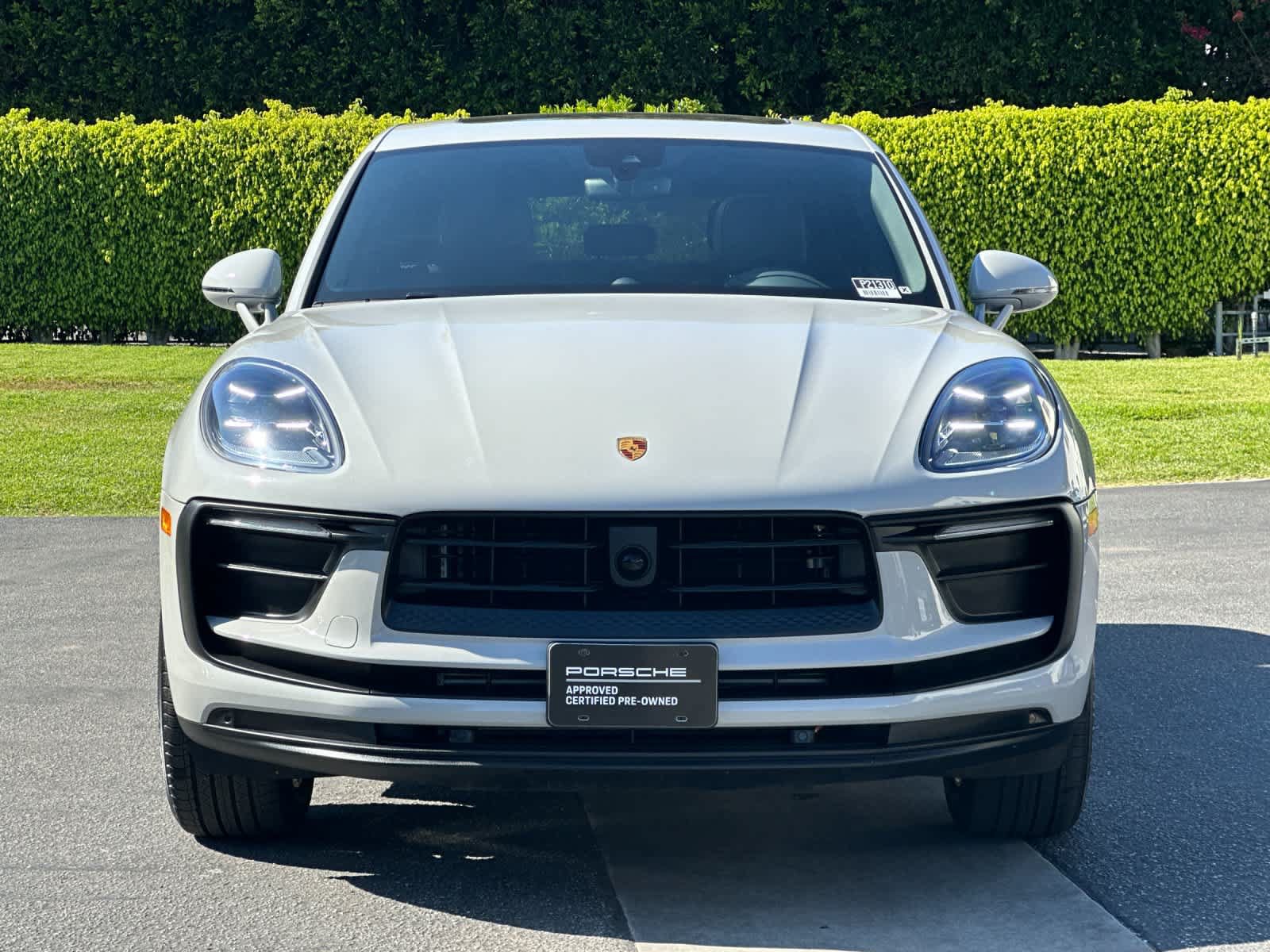 Certified 2025 Porsche Macan AWD/4WD image 11