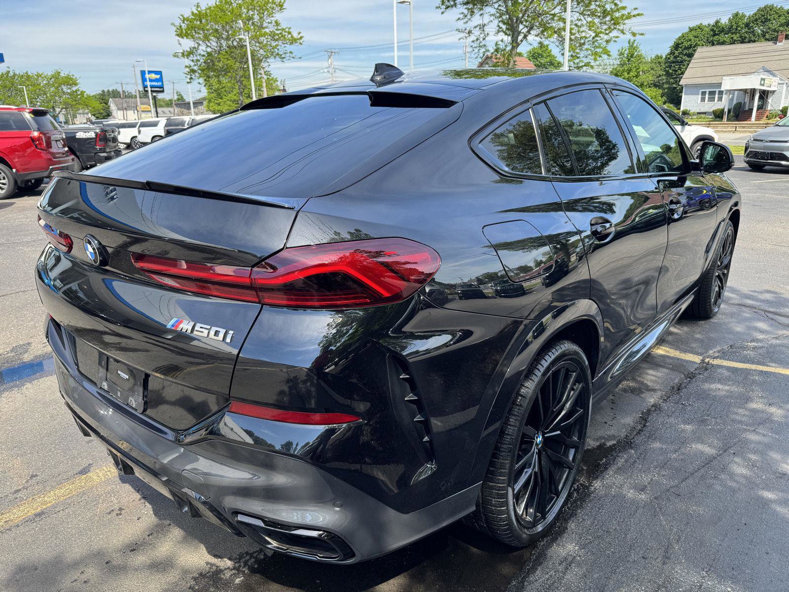 Used 2022 BMW X6 M50i w/ Premium Package AWD/4WD image 6