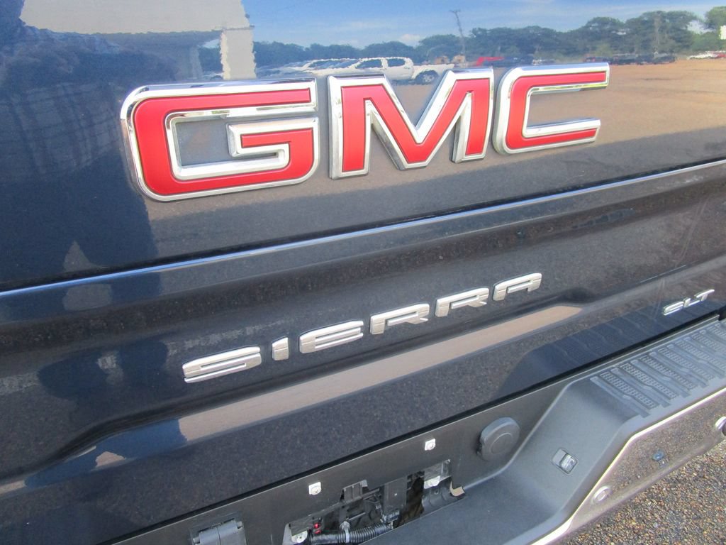 Used 2022 GMC Sierra 1500 SLT w/ SLT Premium Plus Package AWD/4WD image 18