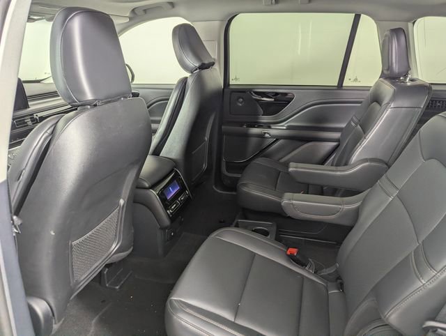 Used 2025 Lincoln Aviator AWD w/ Jet Appearance Package image 17