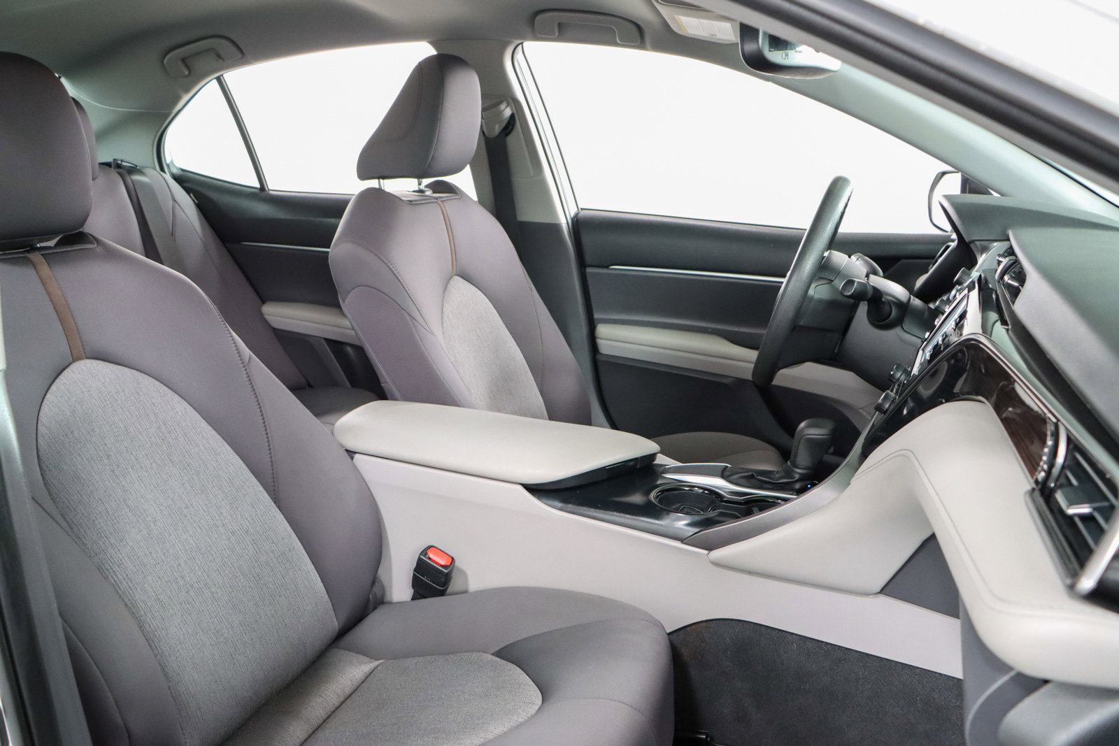 Used 2020 Toyota Camry LE image 26