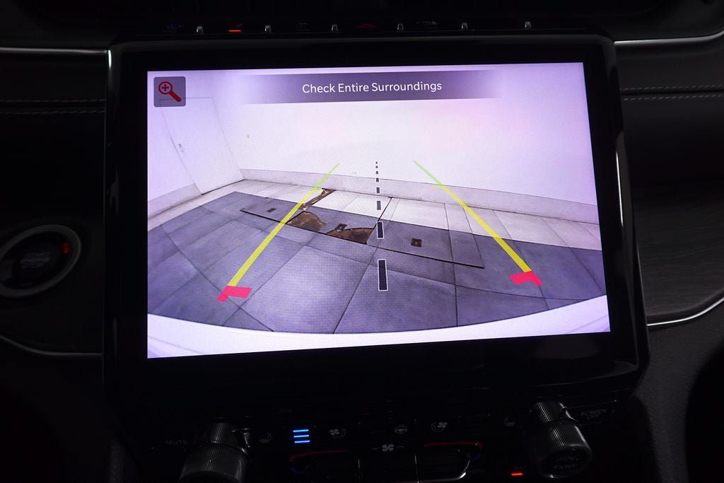 Used 2022 Jeep Grand Cherokee Overland w/ Luxury Tech Group IV AWD/4WD image 20