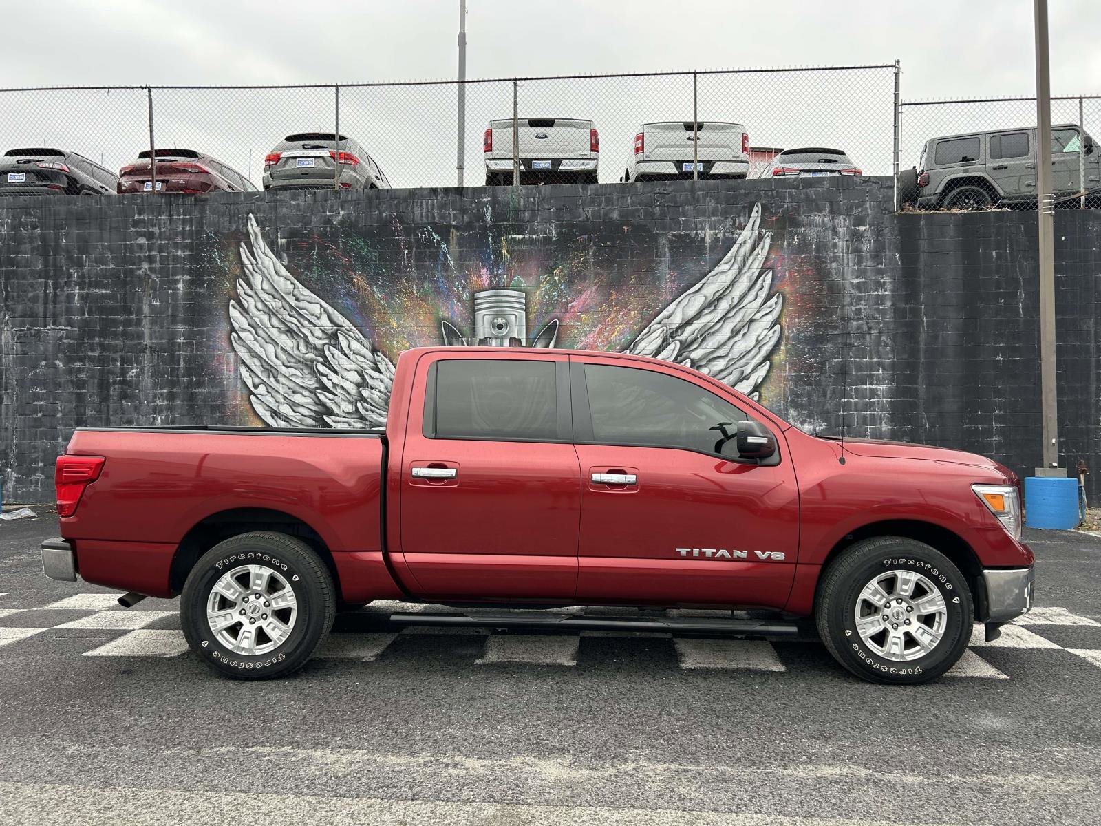 Used 2019 Nissan Titan SV image 2