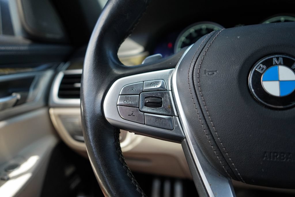 Used 2019 BMW 750i w/ Executive Package RWD image 31