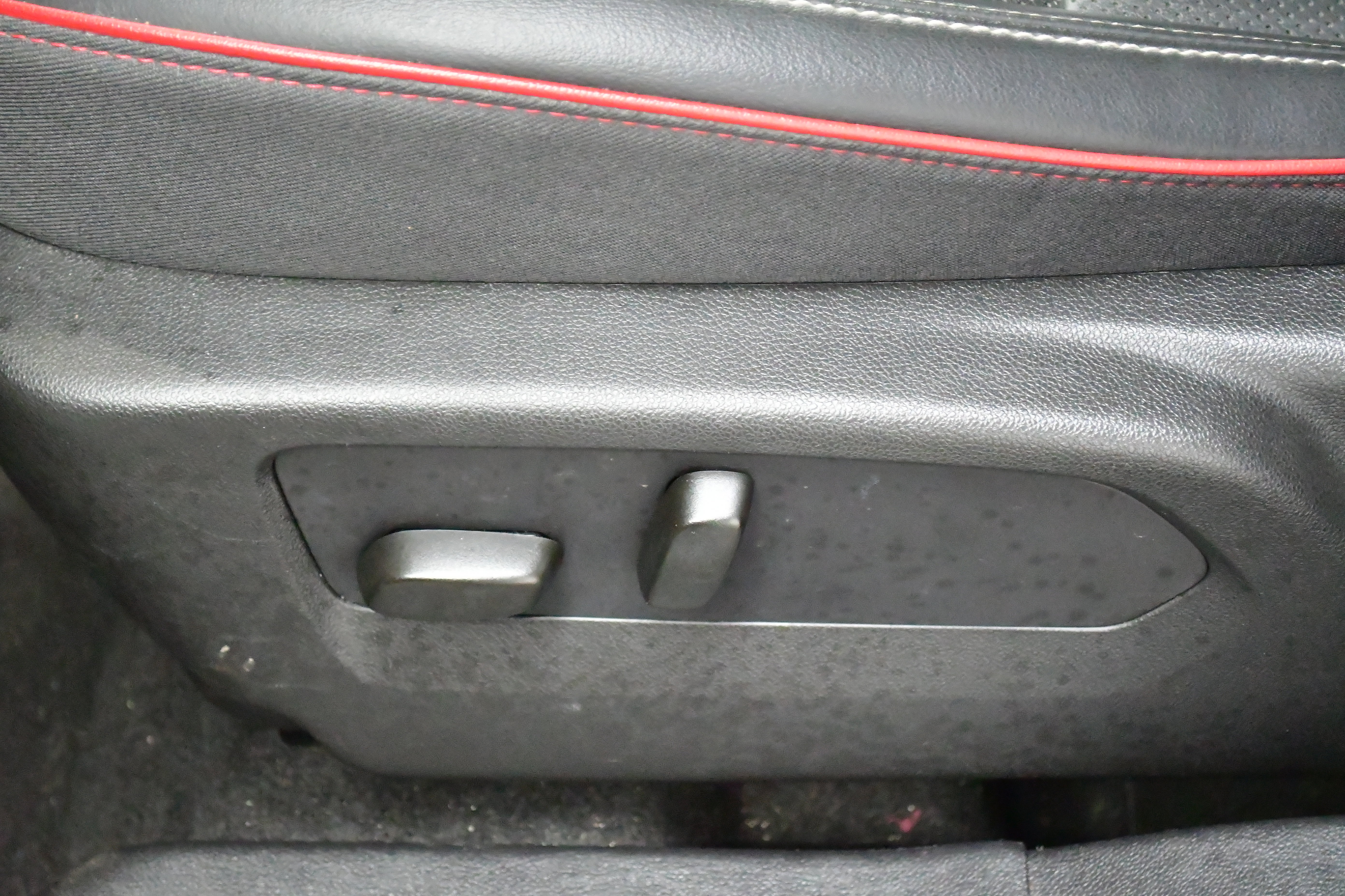 Used 2023 Buick Envision Essence w/ Sport Touring Package image 15