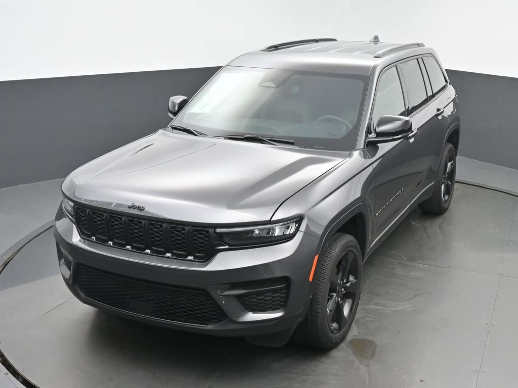 Used 2024 Jeep Grand Cherokee Altitude image 38