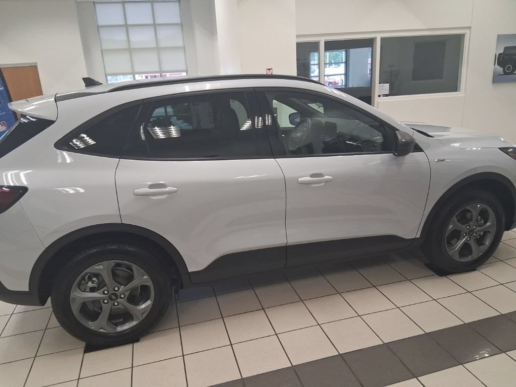 Used 2025 Ford Escape ST-Line AWD/4WD image 10
