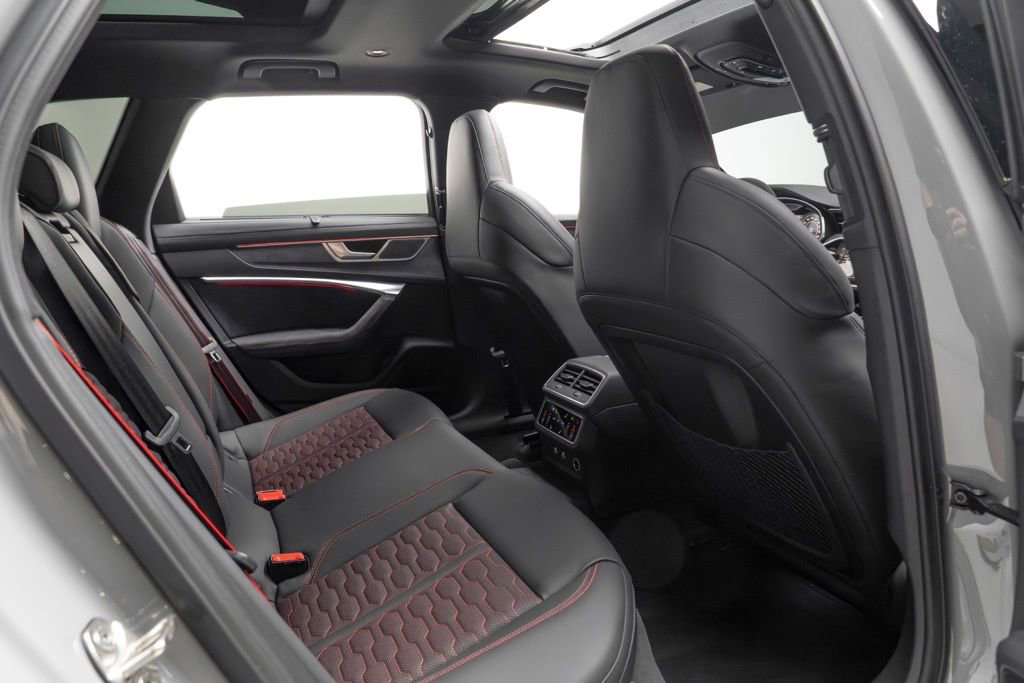 Used 2025 Audi RS 6 performance image 42