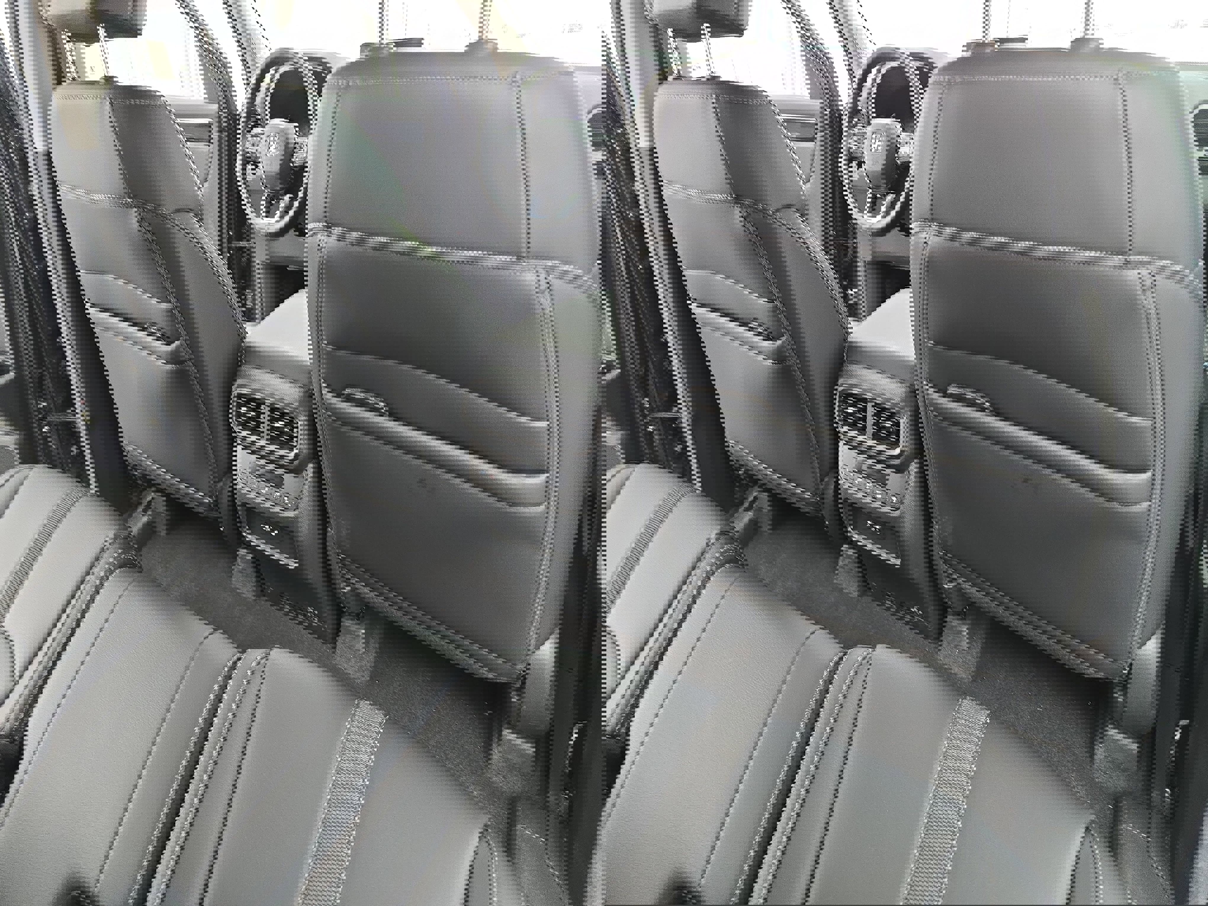 Used 2025 Honda Pilot Touring image 11