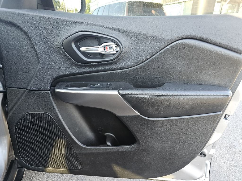 Used 2019 Jeep Cherokee Latitude w/ Popular Appearance Group image 44