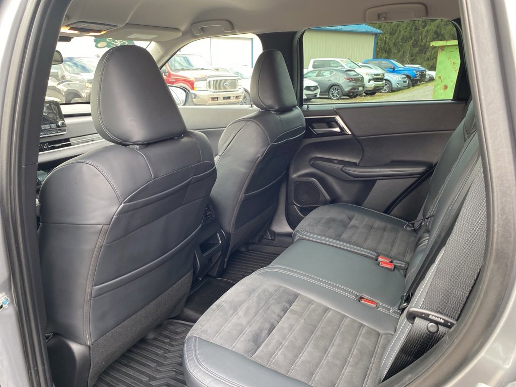 Used 2023 Mitsubishi Outlander SE image 18