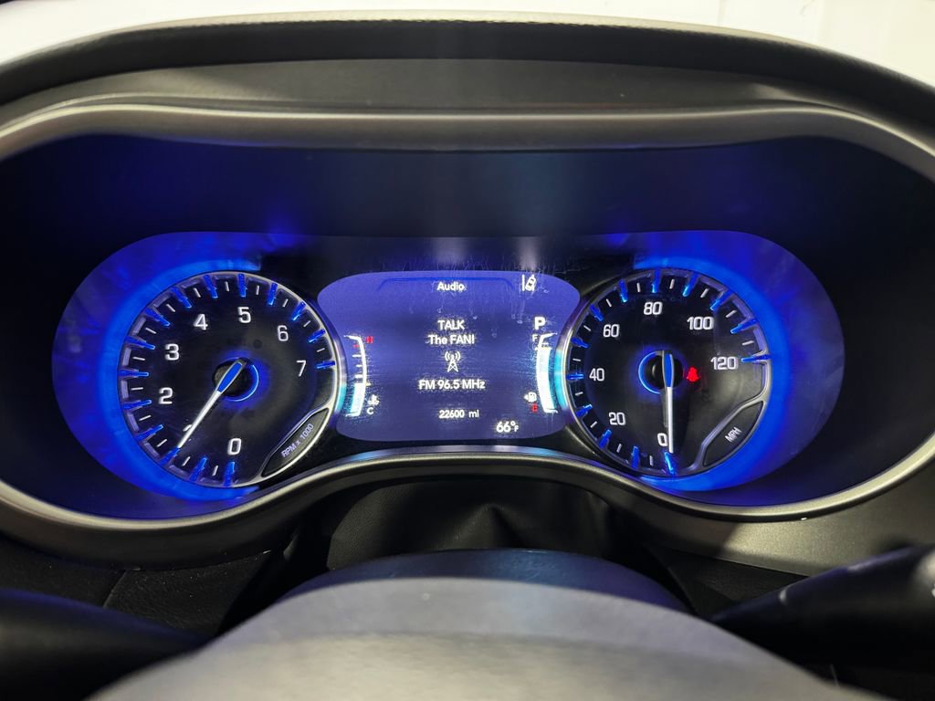 Used 2025 Chrysler Pacifica Select FWD image 7
