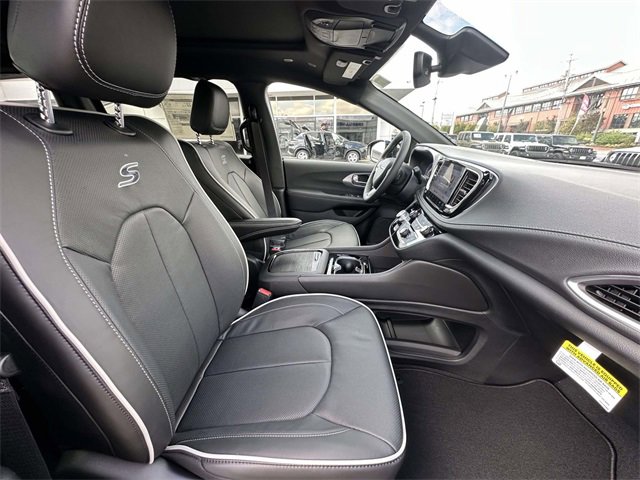 New 2026 Chrysler Pacifica Limited image 37