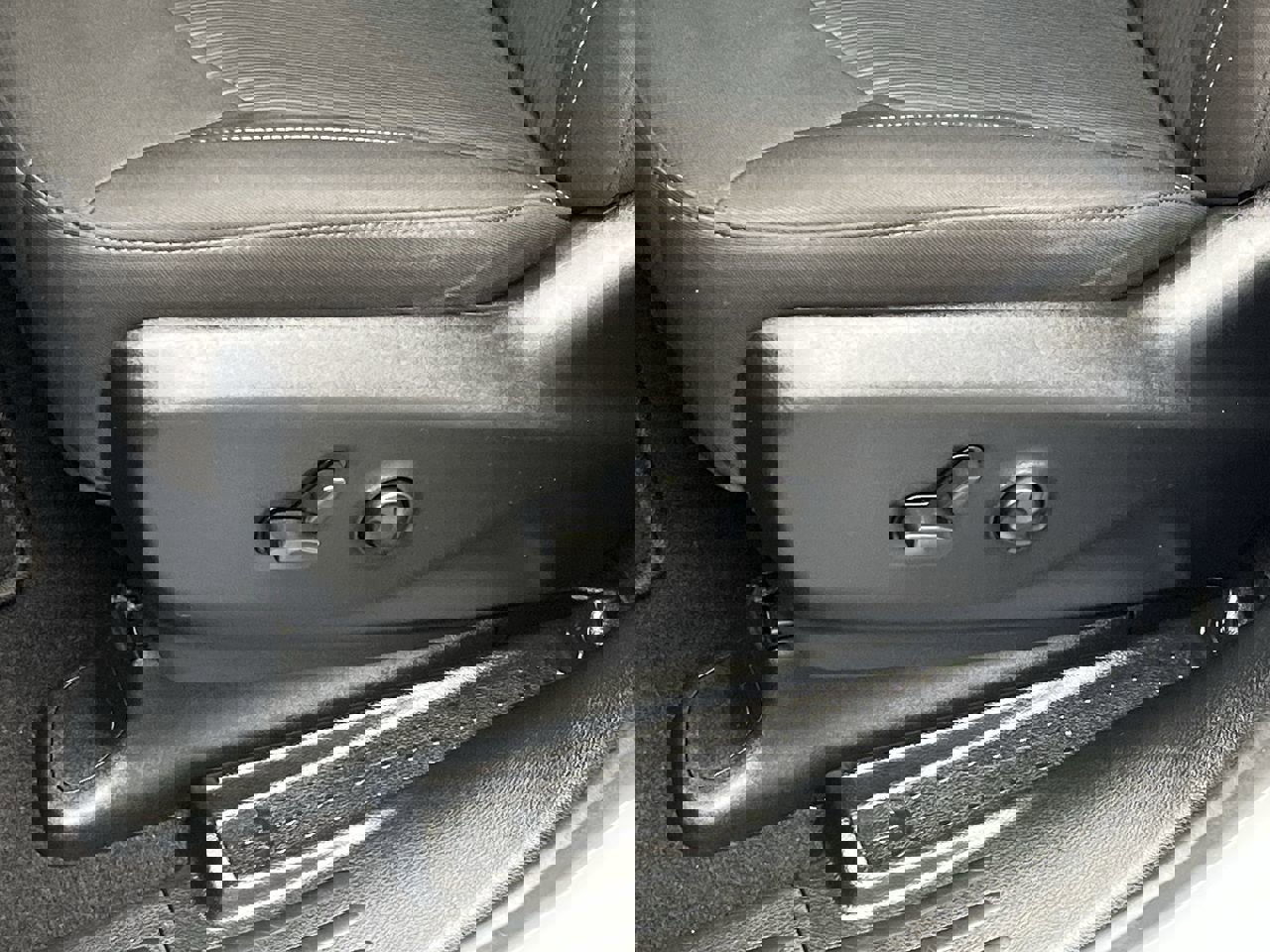 Used 2023 Chrysler Pacifica Touring image 10