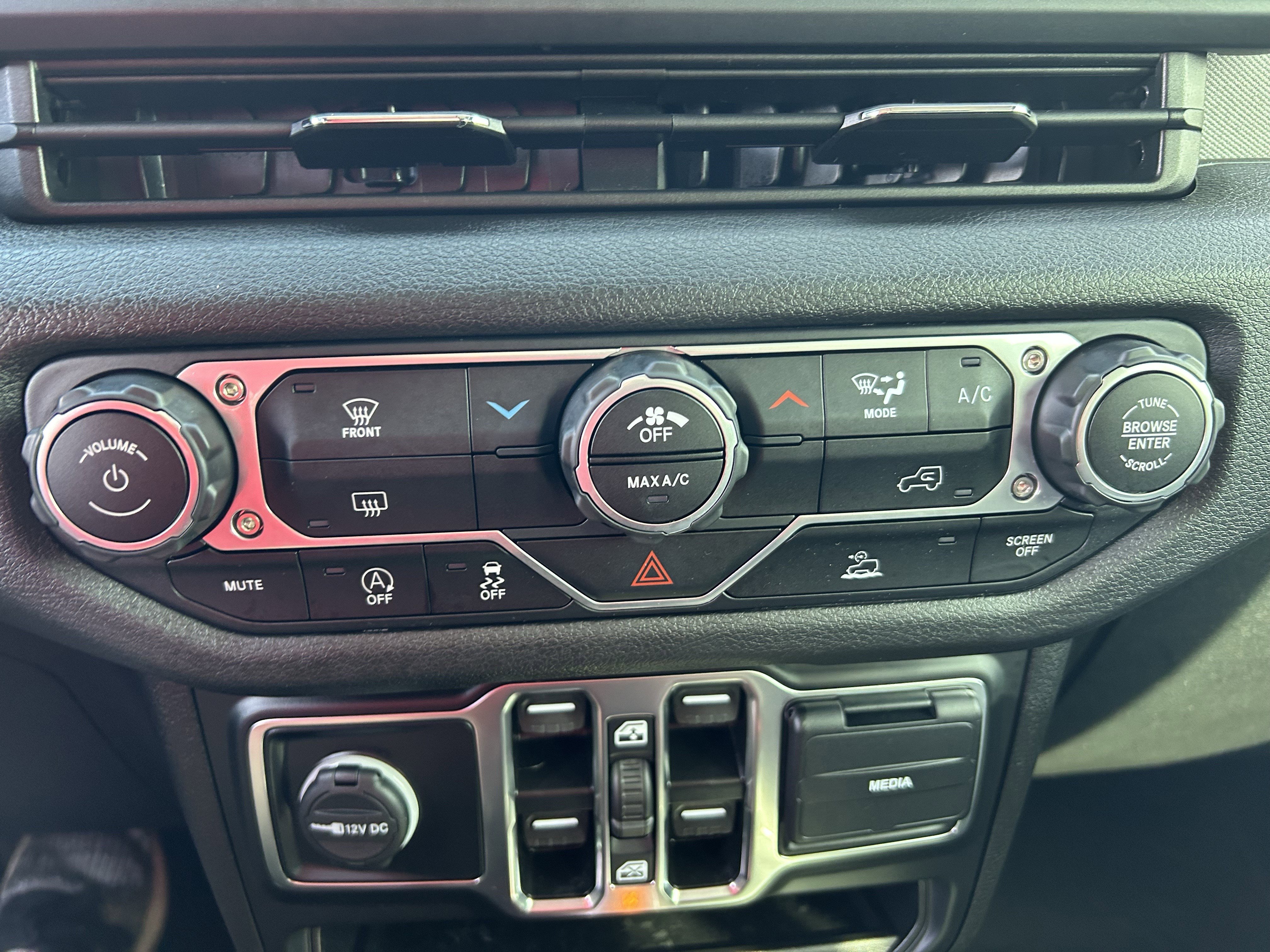 Used 2025 Jeep Wrangler Sport image 13