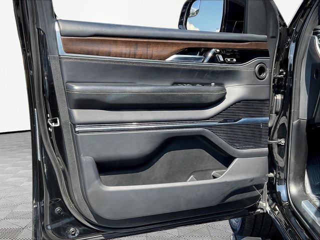 Used 2022 Jeep Grand Wagoneer Series II w/ Premium Group II AWD/4WD image 21