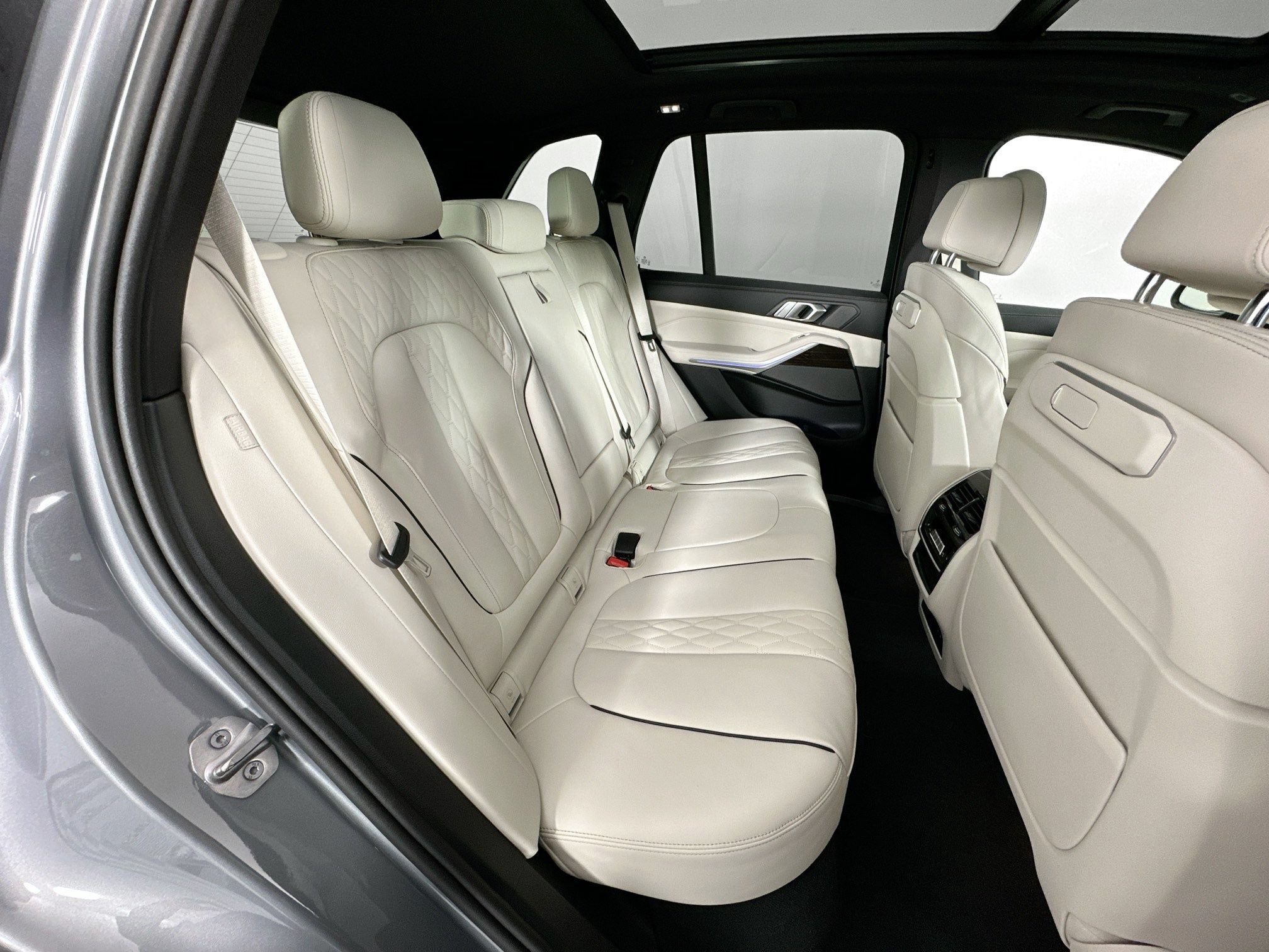 Used 2025 BMW X5 sDrive40i w/ Climate Comfort Package RWD image 25