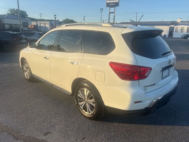 Used 2017 Nissan Pathfinder SV AWD/4WD image 18