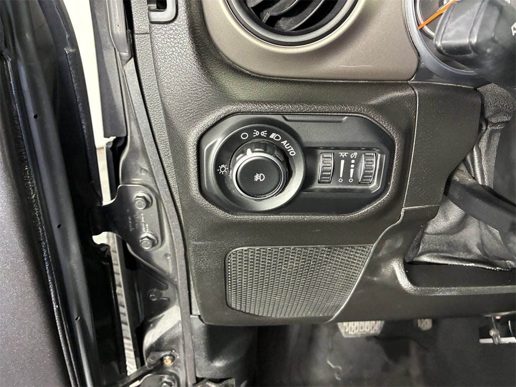 Used 2018 Jeep Wrangler Unlimited Sport S image 19