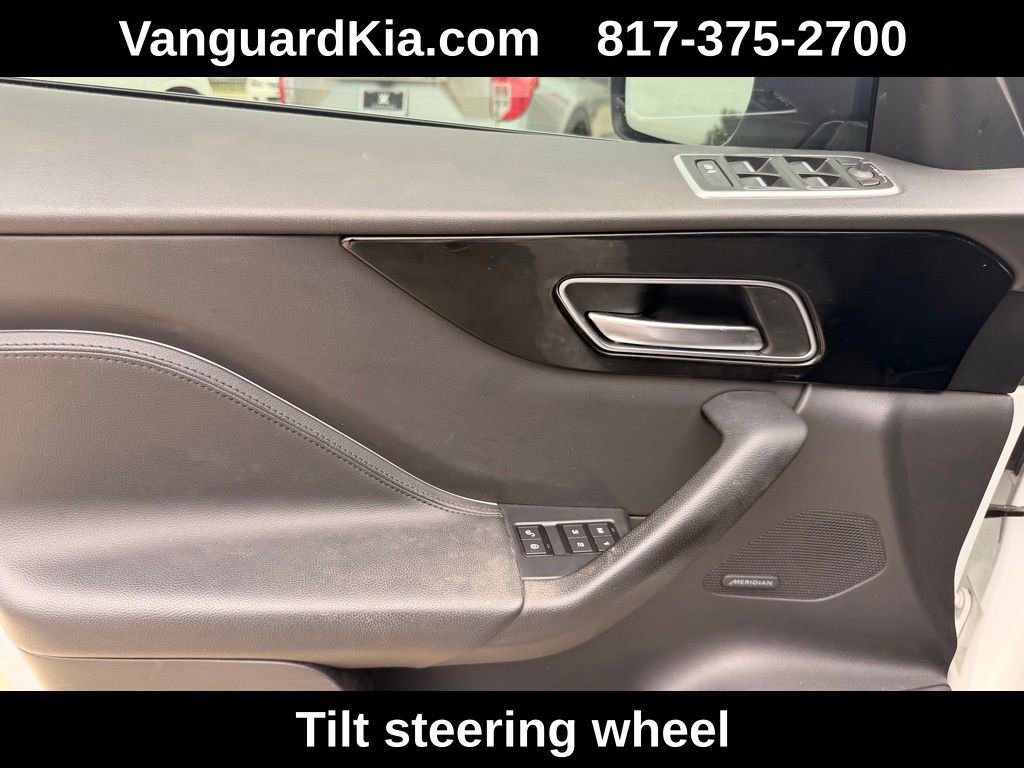 Used 2020 Jaguar F-PACE Premium image 17