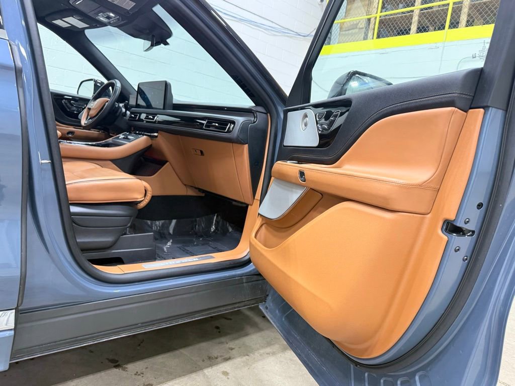 Used 2025 Lincoln Aviator Black Label image 48