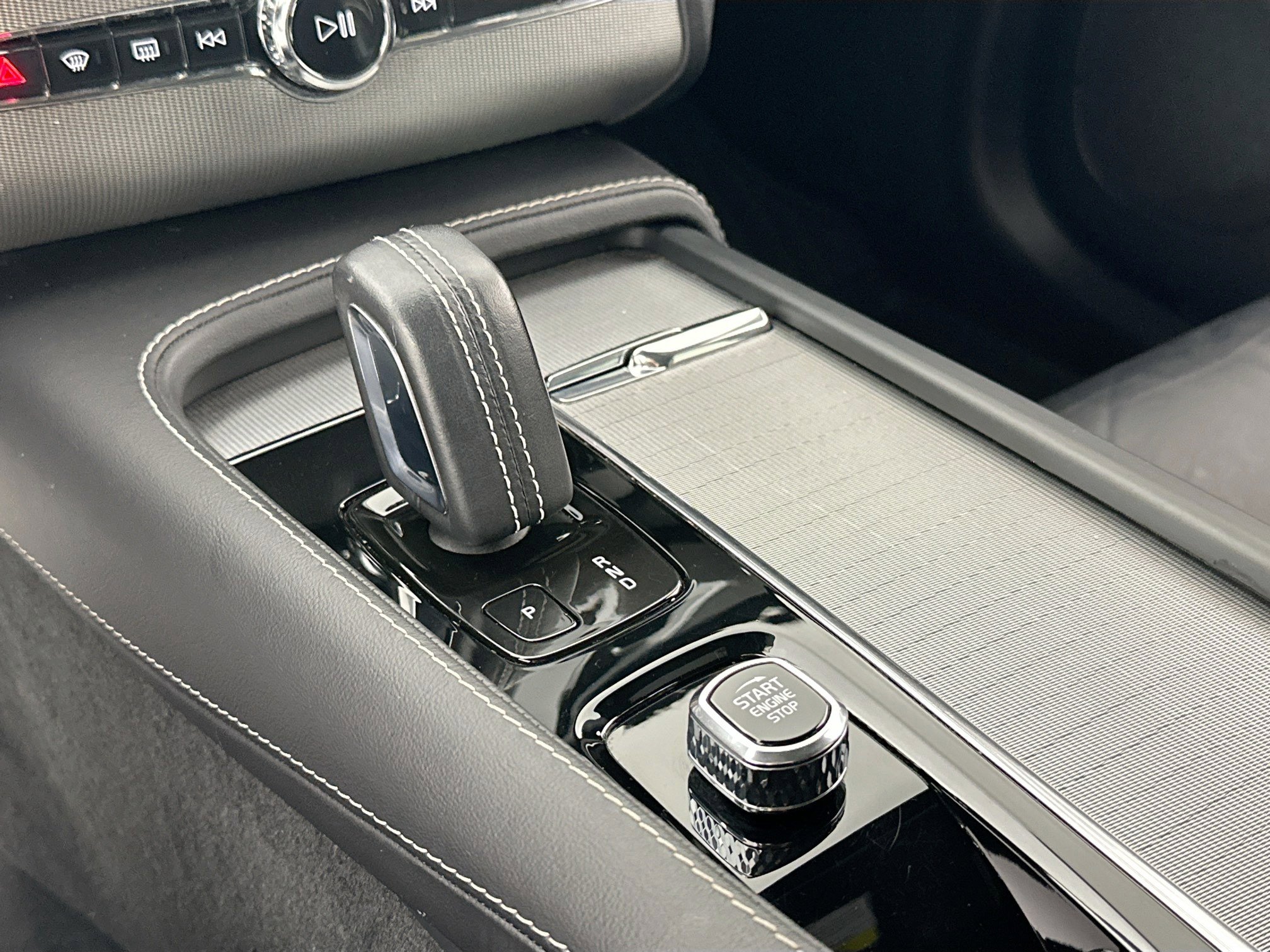 Used 2022 Volvo XC90 T8 R-Design w/ Advanced Package image 16