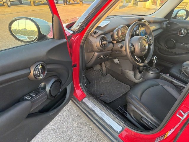 Used 2021 MINI Cooper 4-Door Hardtop w/ Storage Package image 35