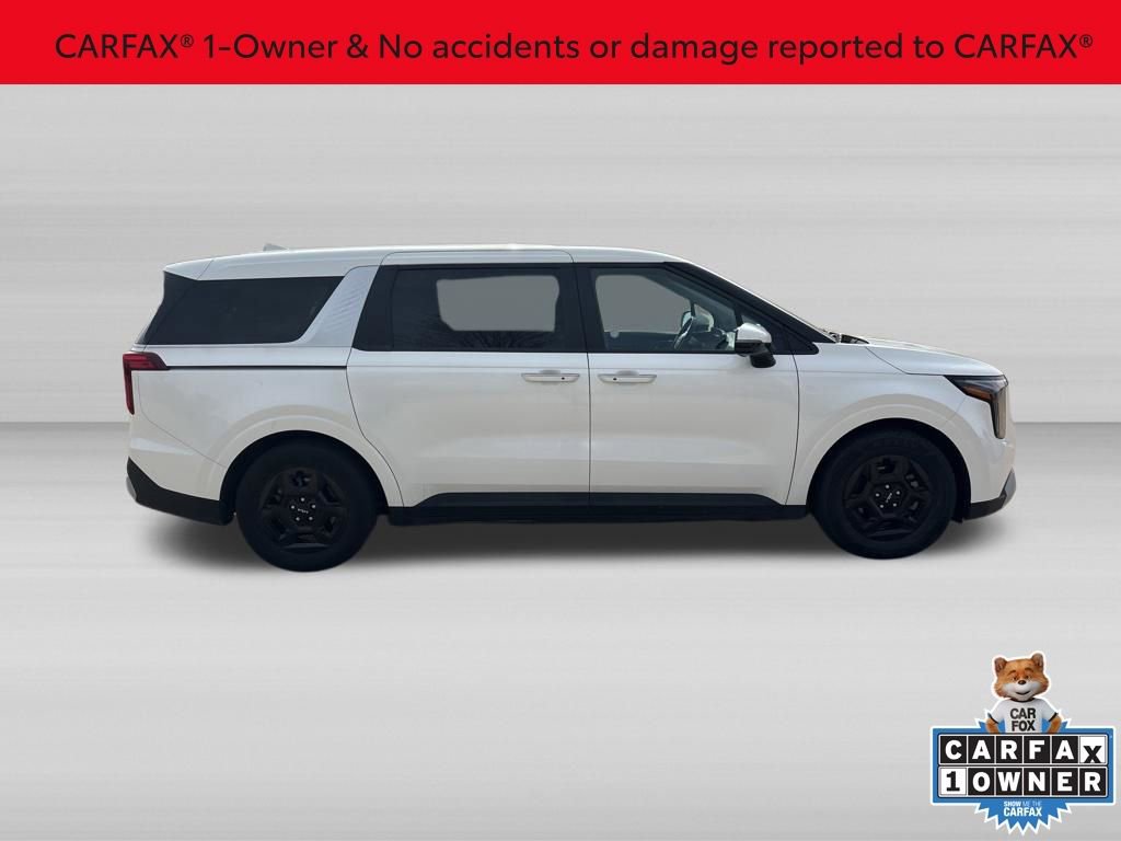 Used 2025 Kia Carnival image 2