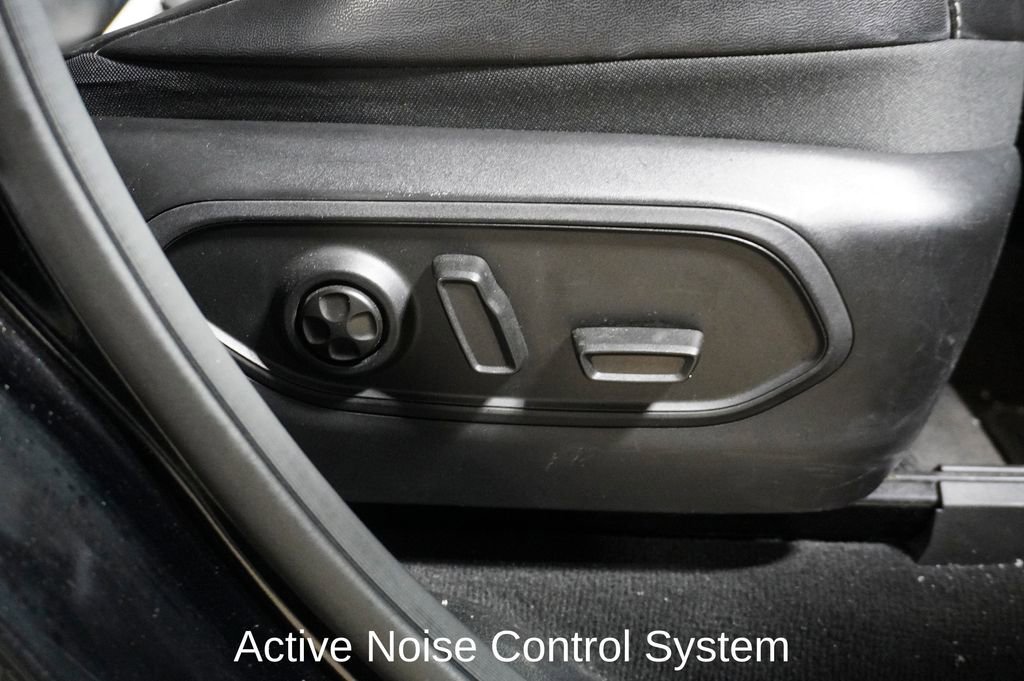 Used 2023 Jeep Grand Cherokee Limited w/ Luxury Tech Group II image 5