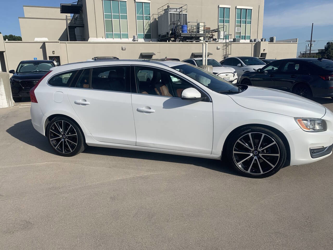 Used 2016 Volvo V60 T5 Premier w/ Convenience Package image 7