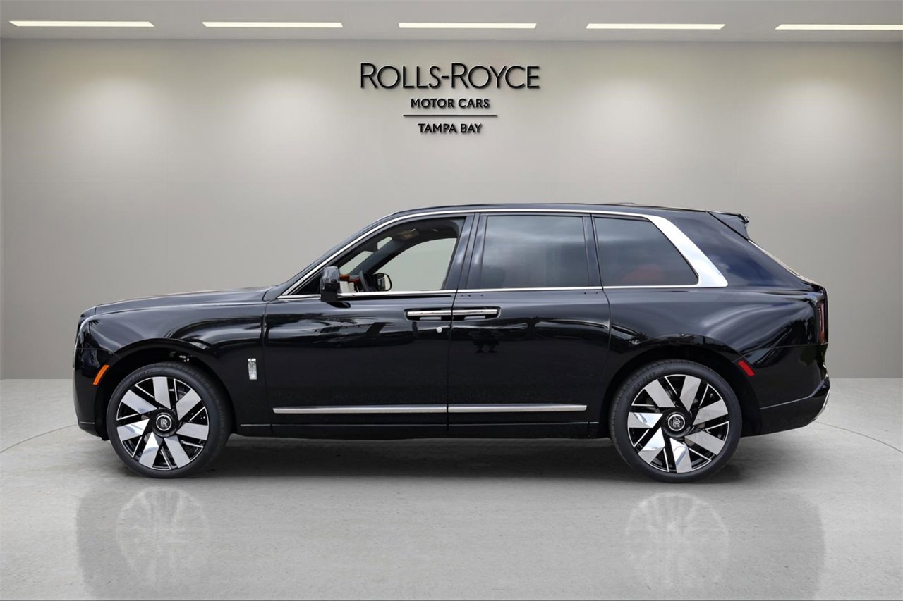 Used 2025 Rolls-Royce Cullinan image 3