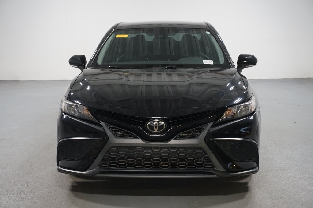 Used 2022 Toyota Camry SE FWD image 2