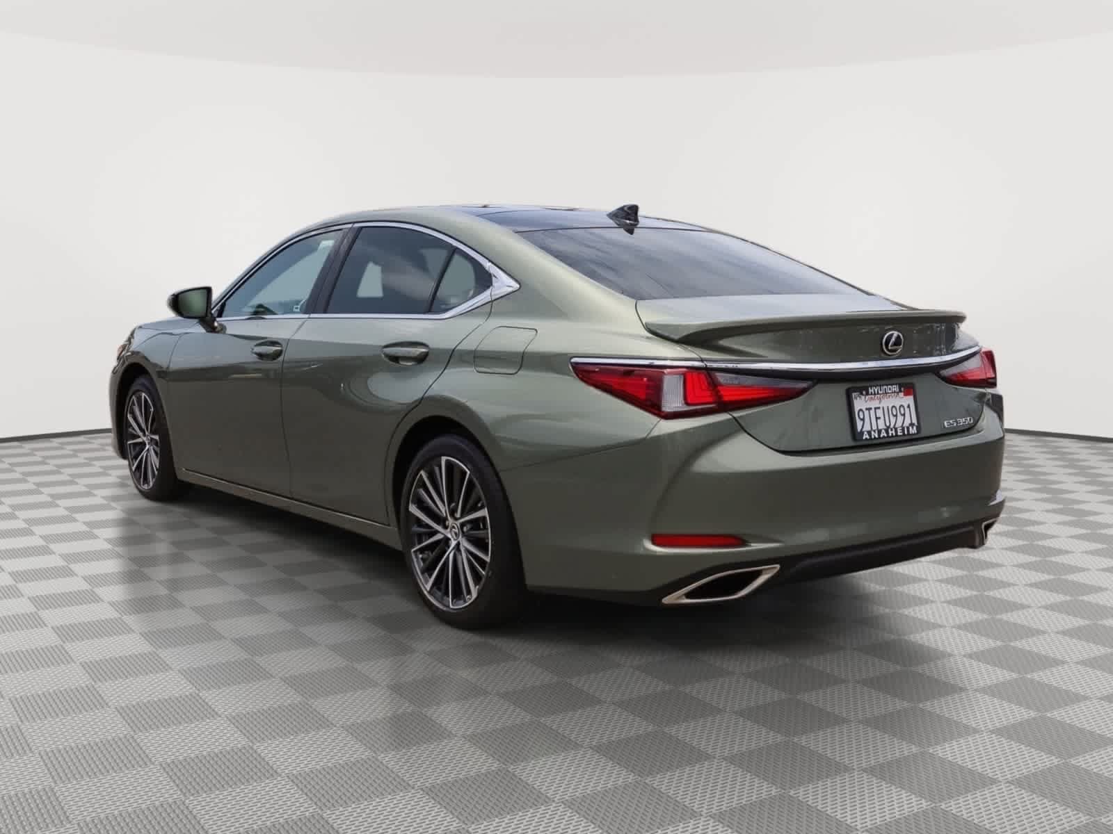 Used 2025 Lexus ES 350 w/ Premium Package FWD image 9