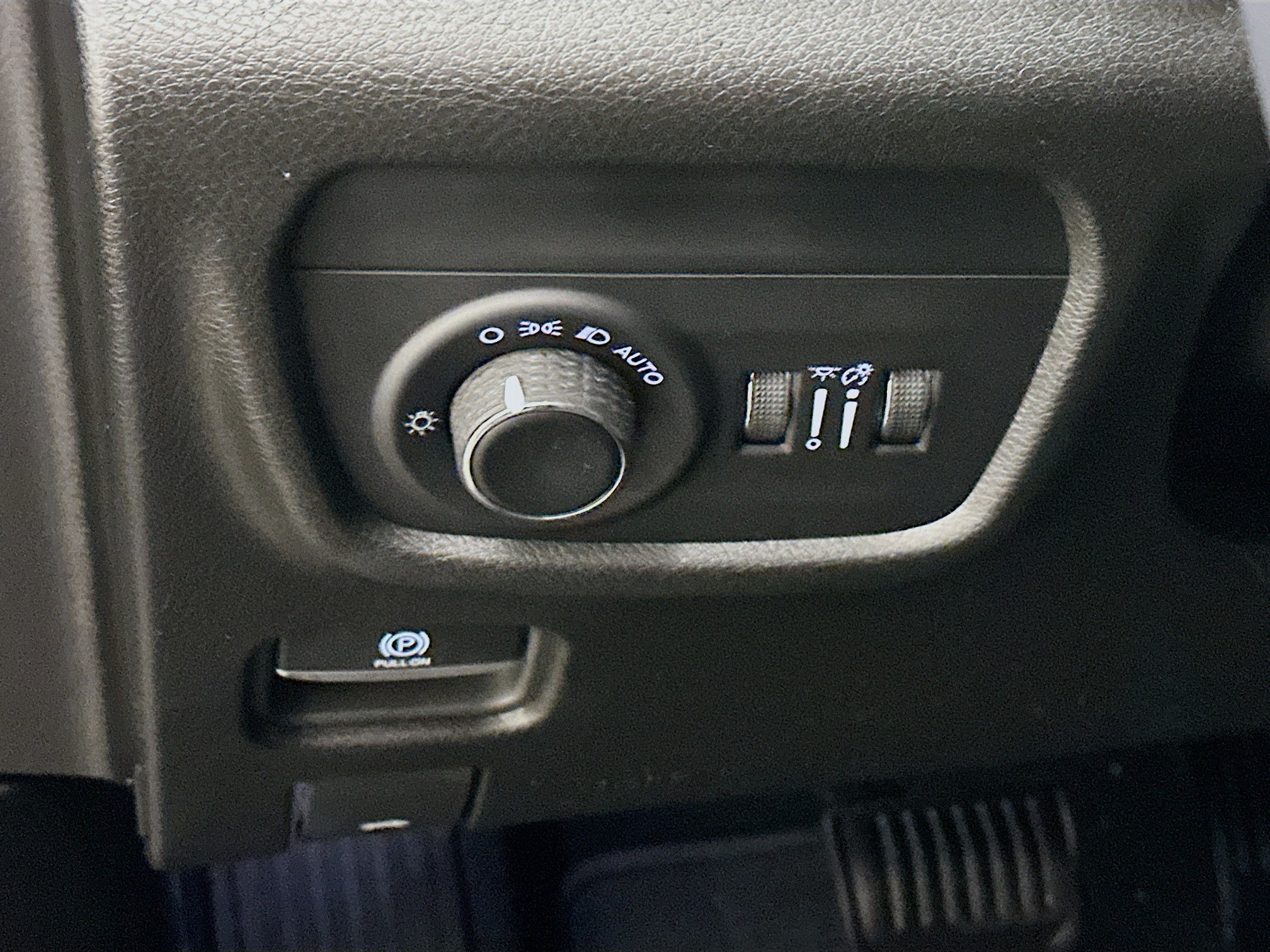 Used 2023 Jeep Grand Cherokee Laredo AWD/4WD image 17