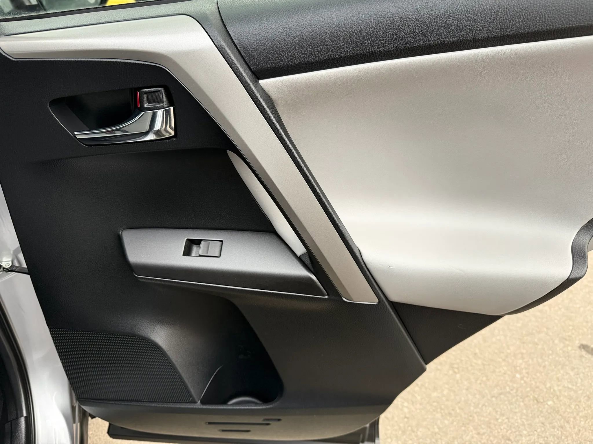 Used 2017 Toyota RAV4 XLE AWD/4WD image 20