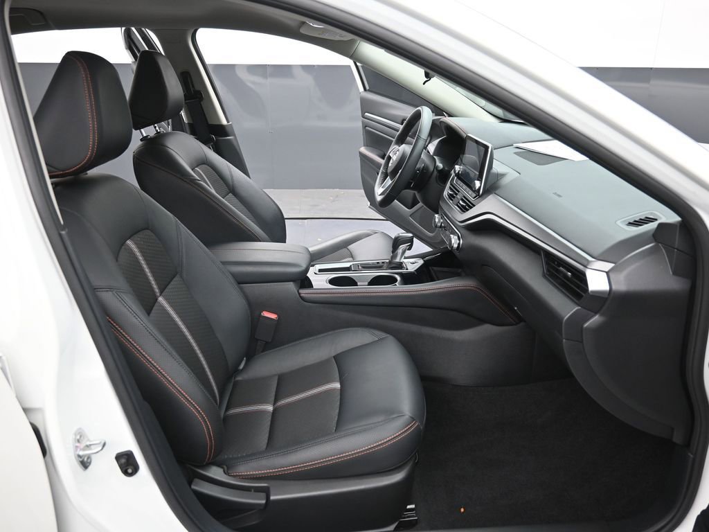 Used 2024 Nissan Altima 2.5 SR image 14
