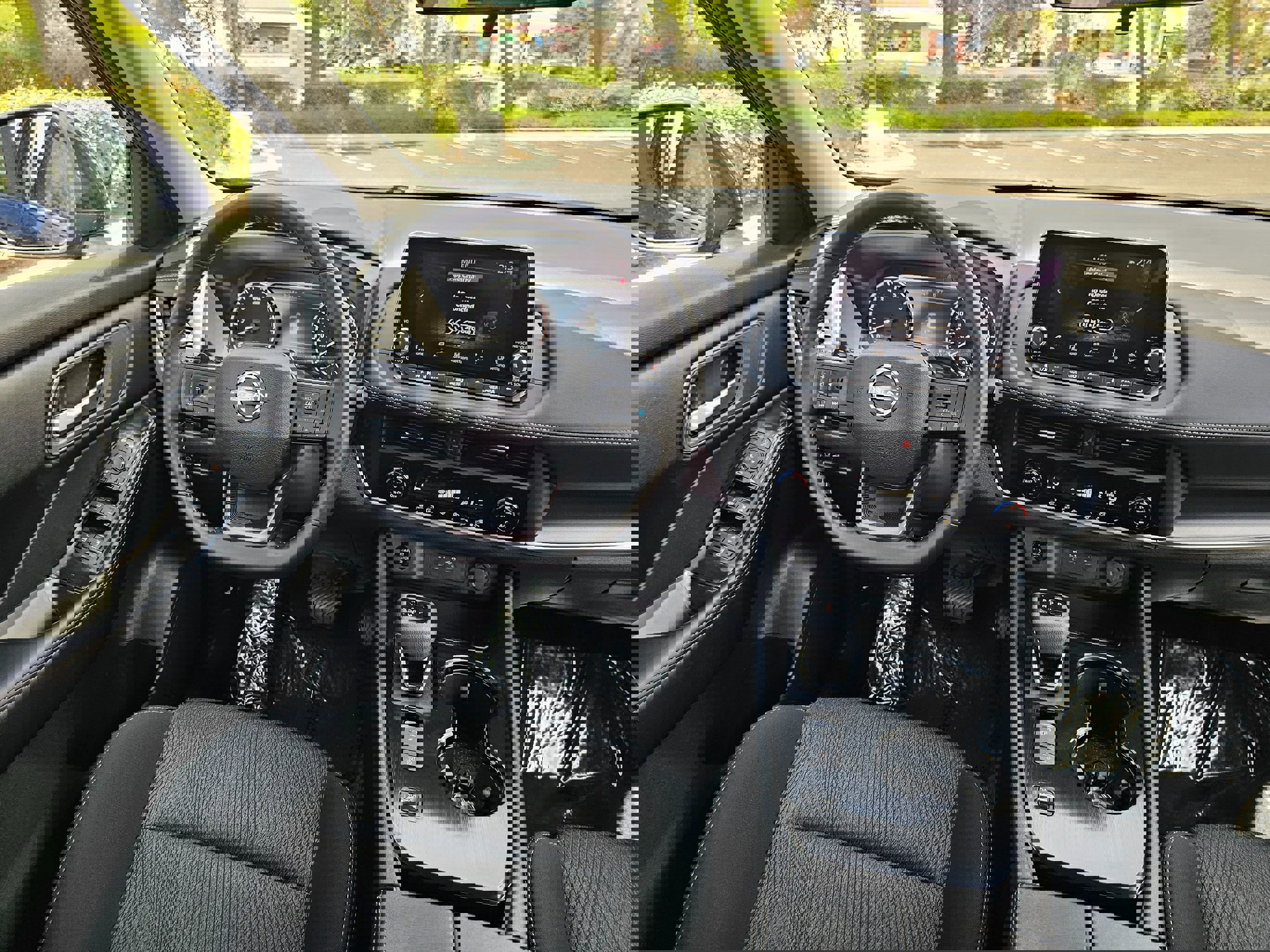 Used 2025 Nissan Rogue SV image 20