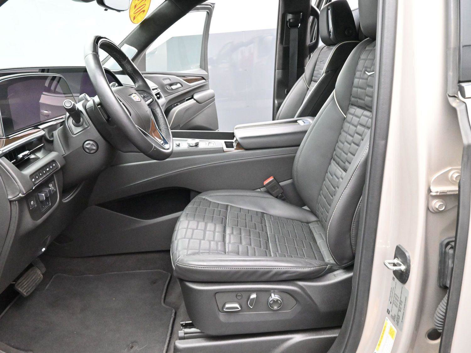 Certified 2024 Cadillac Escalade ESV Premium Luxury Platinum w/ Heavy-Duty Trailer Package image 15