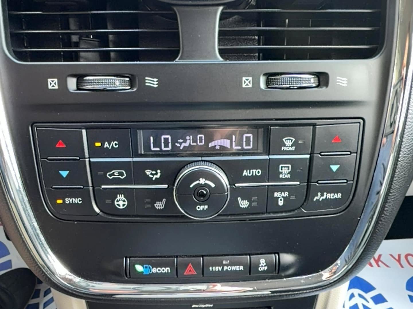Used 2014 Chrysler Town & Country Touring-L w/ Driver Convenience Group FWD image 10
