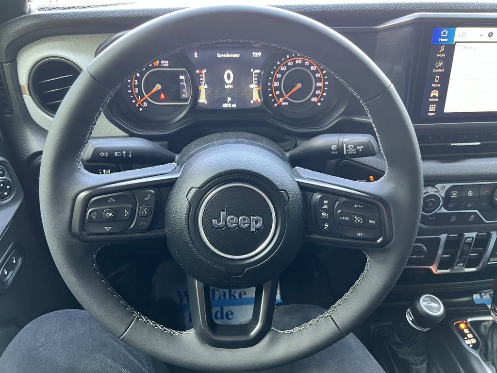 Certified 2025 Jeep Gladiator Sport AWD/4WD image 11